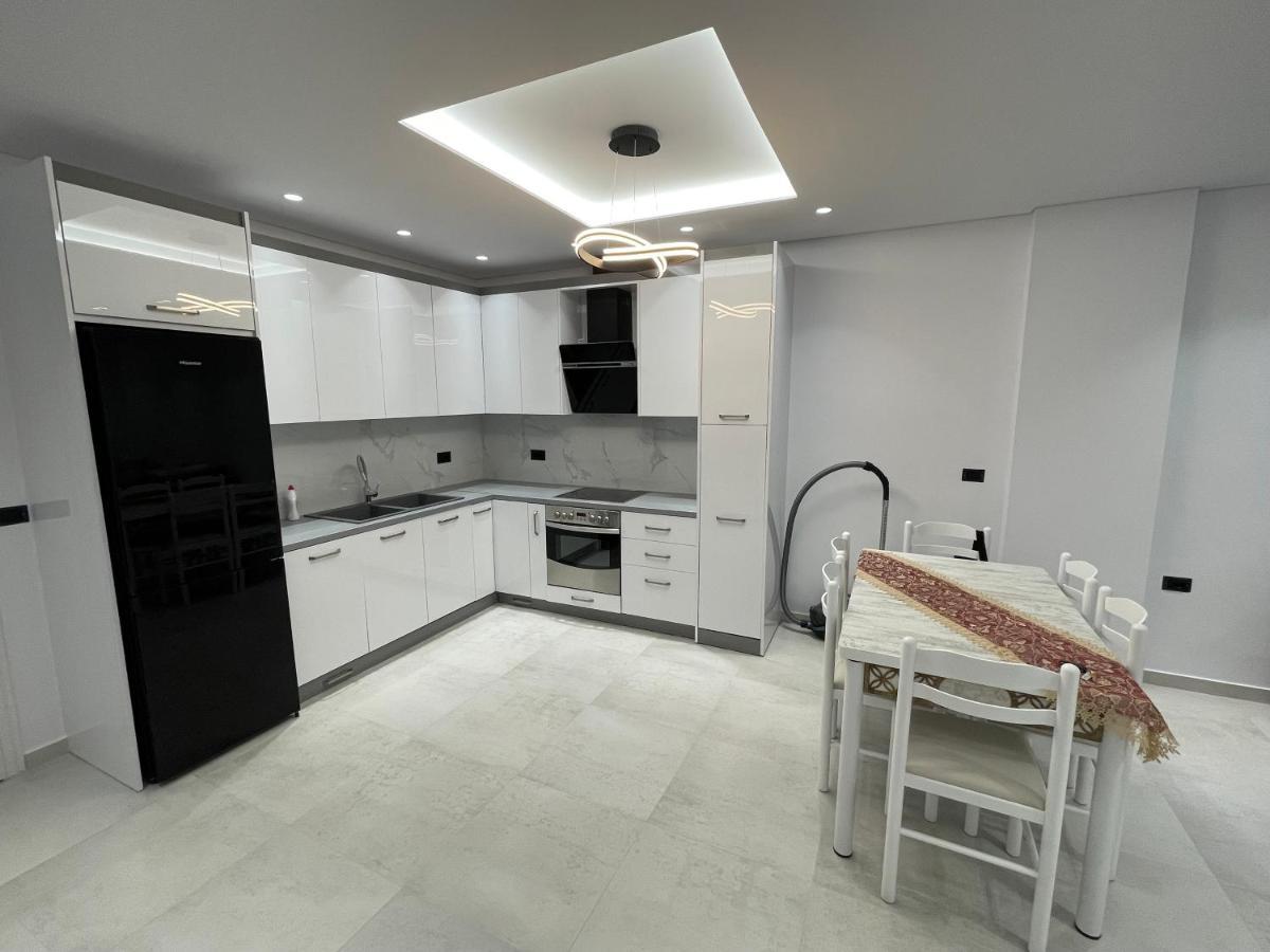 Alpha Lux Apartment Sarandë Exterior foto
